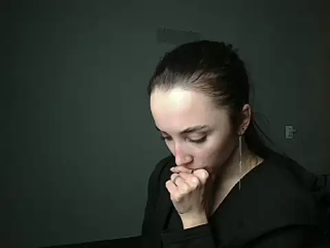 Eva Gloryy online show from 5, 3, 2025