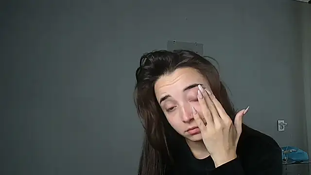 Eva Gloryy online show from 5, 10, 2025