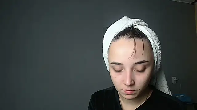 Eva Gloryy online show from 4, 10, 2025