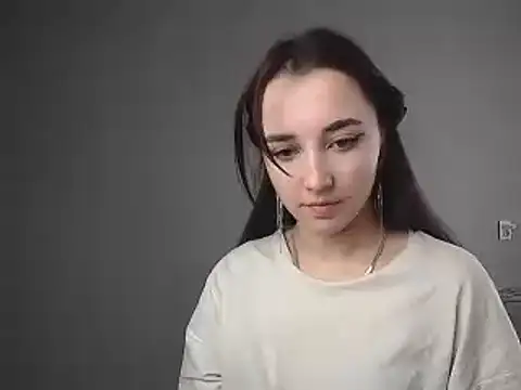 Eva Gloryy online show from 4, 3, 2025