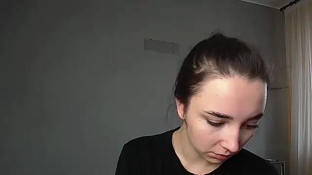 Eva Gloryy online show from 8, 4, 2026