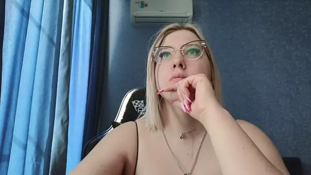 Snapshot of HotBrandyX chatting on 2, 5, 2026 HotBrandyX online show from 2, 5, 2026