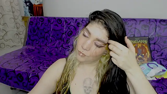 Snapshot of sharonnleon chatting on 15, 10, 2025 sharonnleon online show from 15, 10, 2025