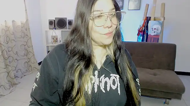 Snapshot of sharonnleon chatting on 7, 11, 2025 sharonnleon online show from 7, 11, 2025