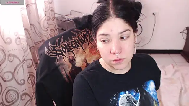 Snapshot of sharonnleon chatting on 27, 5, 2026 sharonnleon online show from 27, 5, 2026