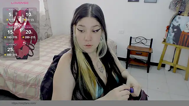 Snapshot of sharonnleon chatting on 18, 11, 2025 sharonnleon online show from 18, 11, 2025