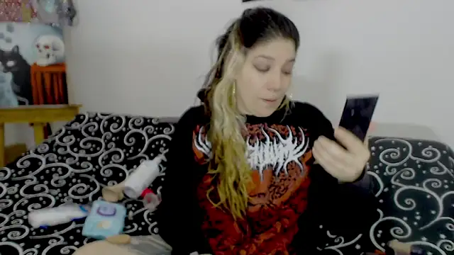 Snapshot of sharonnleon chatting on 16, 10, 2025 sharonnleon online show from 16, 10, 2025