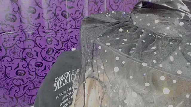 Snapshot of sharonnleon chatting on 9, 10, 2025 sharonnleon online show from 9, 10, 2025