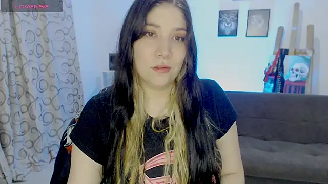 Snapshot of sharonnleon chatting on 8, 11, 2025 sharonnleon online show from 8, 11, 2025