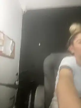 viktoria davis  online show from 22, 4, 2026