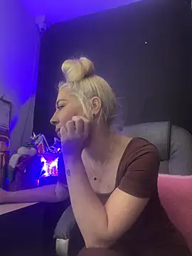 viktoria davis  online show from 22, 12, 2025