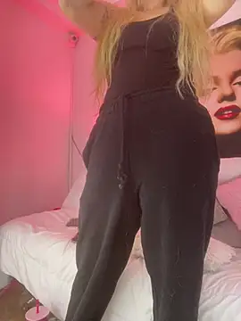 viktoria davis  online show from 25, 5, 2026