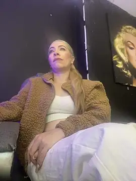 viktoria davis  online show from 11, 10, 2025