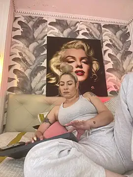 viktoria davis  online show from 14, 7, 2026
