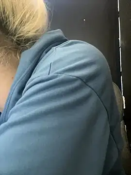 viktoria davis  online show from 3, 12, 2025