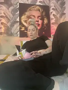 viktoria davis  online show from 13, 7, 2026