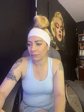 viktoria davis  online show from 18, 11, 2025