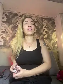 viktoria davis  online show from 19, 4, 2026