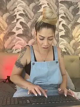 viktoria davis  online show from 21, 4, 2026