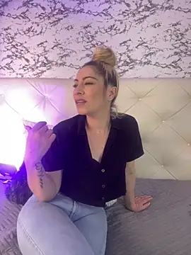 viktoria davis  online show from 26, 2, 2025