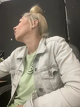 viktoria davis  online show from 5, 1, 2026