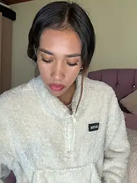 zoe storm online show from 15, 4, 2026