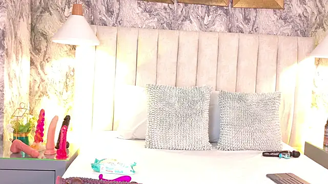 Snapshot of Pocahontas_BGB chatting on 8, 11, 2025 Pocahontas BGB online show from 8, 11, 2025