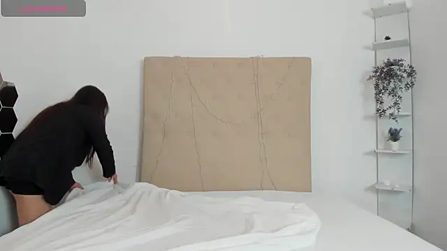 Michelle Jaramillo online show from 11, 2, 2025