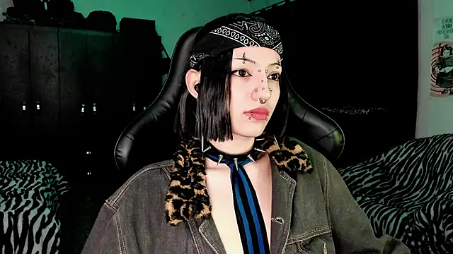 Snapshot of roxy_toxic chatting on 19, 12, 2025 roxy toxic online show from 19, 12, 2025