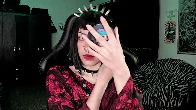 Snapshot of roxy_toxic chatting on 5, 2, 2026 roxy toxic online show from 5, 2, 2026