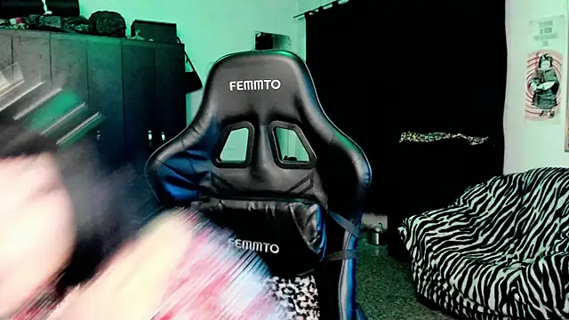 Snapshot of roxy_toxic chatting on 14, 1, 2026 roxy toxic online show from 14, 1, 2026