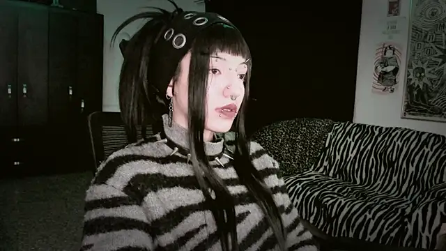 Snapshot of roxy_toxic chatting on 3, 4, 2026 roxy toxic online show from 3, 4, 2026