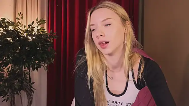 Snapshot of katt__y chatting on 27, 11, 2025 katt y online show from 27, 11, 2025