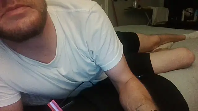 Snapshot of biggzee6 chatting on 24, 2, 2025 biggzee6 online show from 24, 2, 2025
