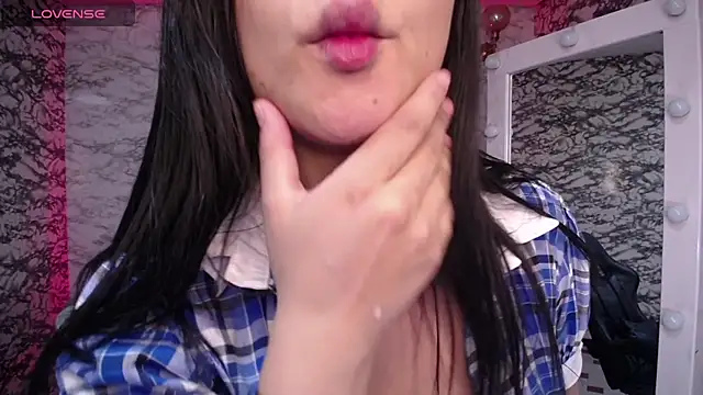 Skye Little v online show from 12, 2, 2025