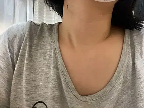 Snapshot of riri_riri_jp chatting on 8, 10, 2025 riri riri jp online show from 8, 10, 2025