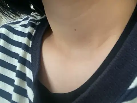 Snapshot of riri_riri_jp chatting on 1, 11, 2025 riri riri jp online show from 1, 11, 2025