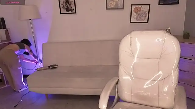 Nicole Foxx  online show from 2, 4, 2026