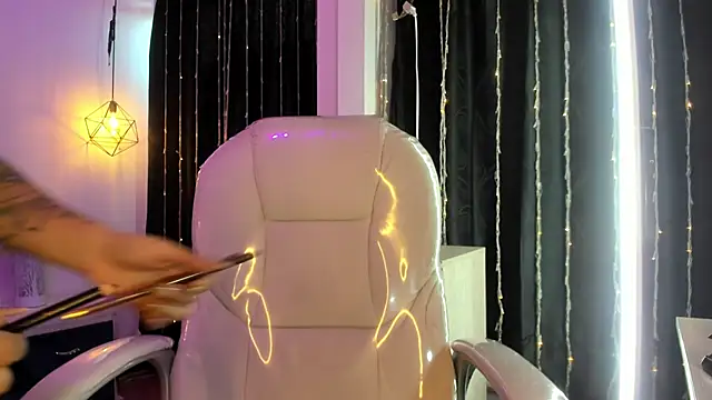 Nicole Foxx  online show from 9, 3, 2025