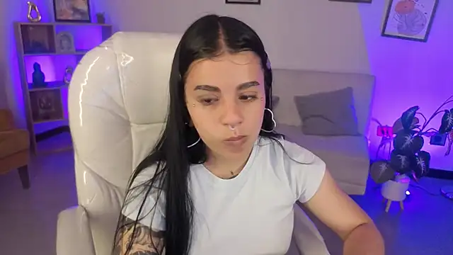 Nicole Foxx  online show from 18, 11, 2025