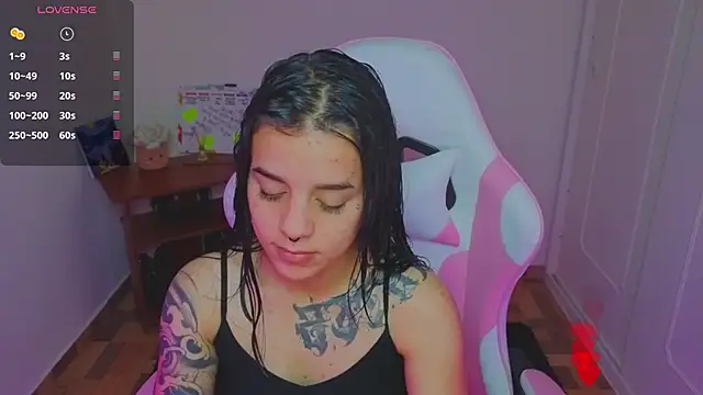 Snapshot of Nicole_Foxx_ chatting on 9, 6, 2026 Nicole Foxx online show from 9, 6, 2026