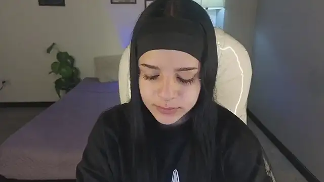 Nicole Foxx  online show from 11, 10, 2025