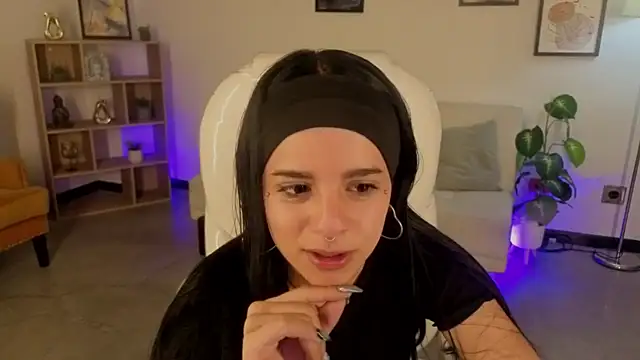 Nicole Foxx  online show from 14, 11, 2025