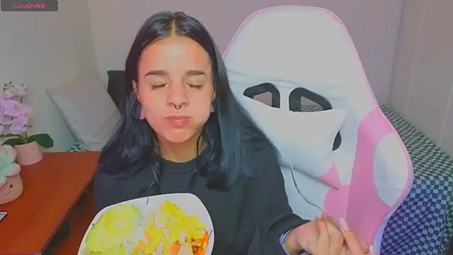 Nicole Foxx  online show from 26, 6, 2026