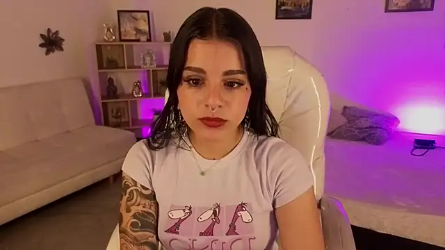 Nicole Foxx  online show from 24, 10, 2025