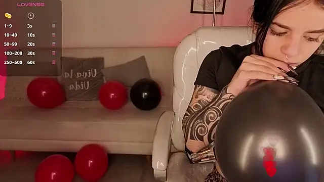 Nicole Foxx  online show from 27, 3, 2026