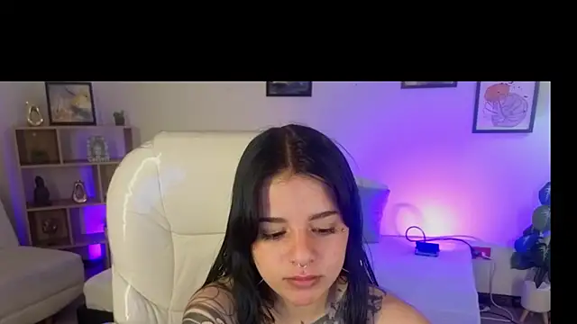 Nicole Foxx  online show from 18, 10, 2025