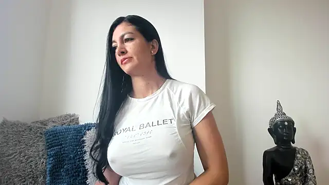 Snapshot of sofhia_daniels chatting on 10, 9, 2025 sofhia daniels online show from 10, 9, 2025