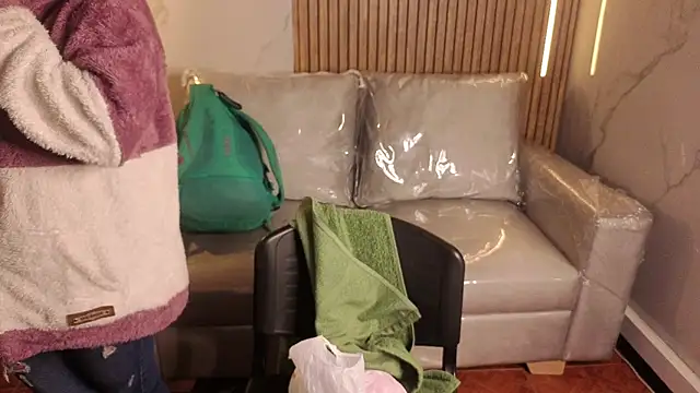 Snapshot of Kitten_Cam chatting on 23, 6, 2026 Kitten Cam online show from 23, 6, 2026