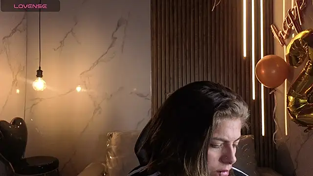 Snapshot of Kitten_Cam chatting on 14, 7, 2026 Kitten Cam online show from 14, 7, 2026